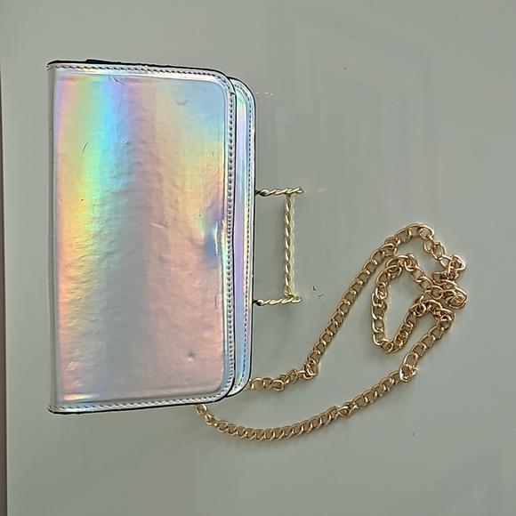 Kensie Silver Iridescent 2 in 1 Belt Bag NWT - Picture 3 of 6